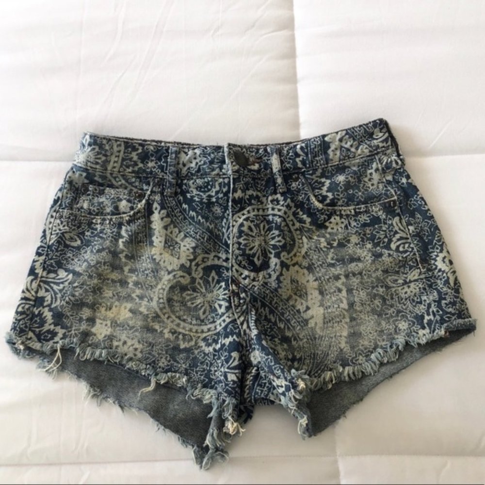 Free people distressed jean shorts size 24